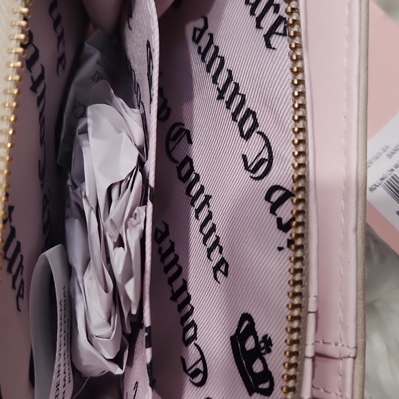Juicy Couture Exclusive Sandstone Rolling On Multicompartment Bifold Wallet - Picture 6 of 6